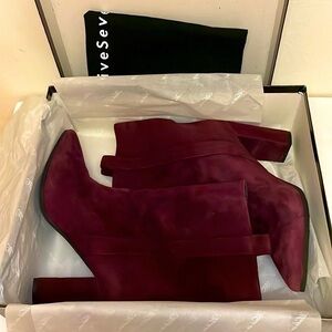 NWT Suede Five Seventy Five Burgundy Boot - Size 40 (9)